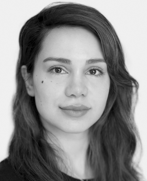 Novika Ishar Photo