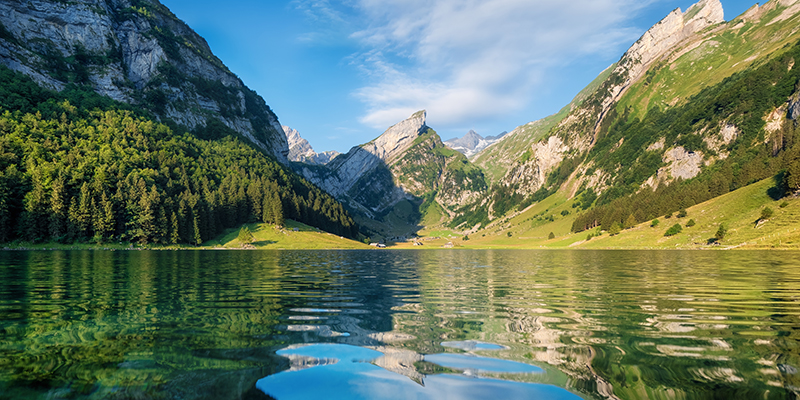 mountains and lakes in switzerland